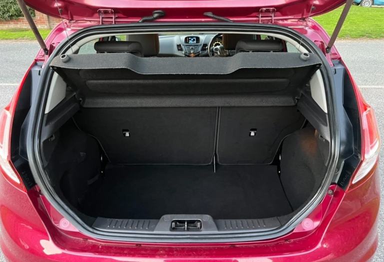 2013 FORD FIESTA 1.0 ZETEC GENUINE 67,000 MILES LONG MOT JUST SERVICED LOVELY!