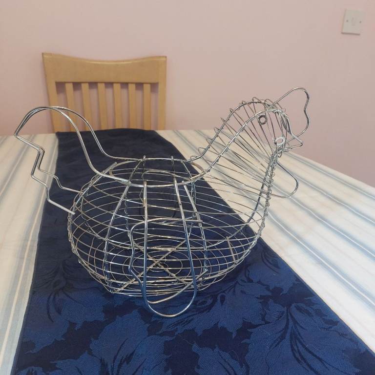 Steel Chicken Wire Egg Basket – Good Condition