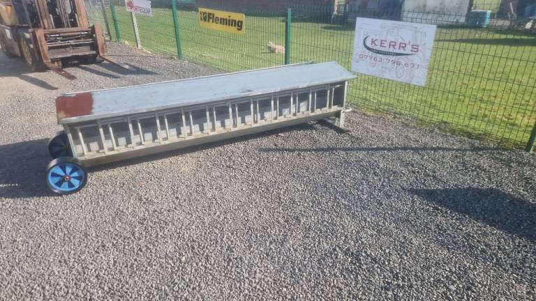 Iae 8ft galvanised lamb creep feeder with sprung bars tractor 