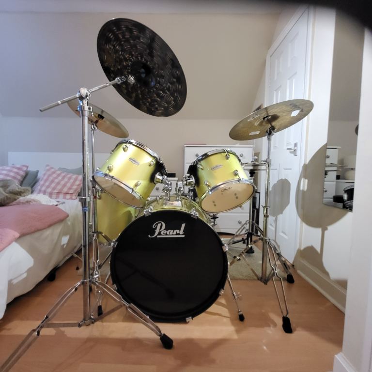 image for Pearl Forum 5 piece kit with quality Cymbals