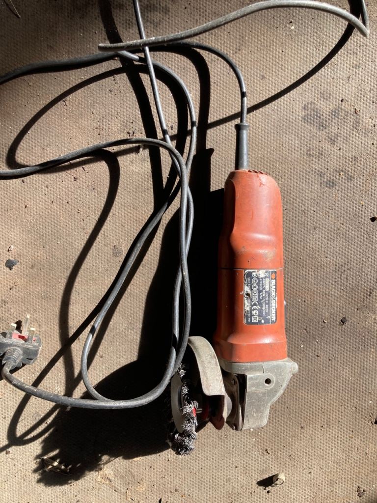 Black and Decker KG915 Type 3 900W 115m Angle Grinder