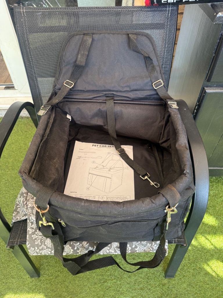 Pet car seat unused as pictured 