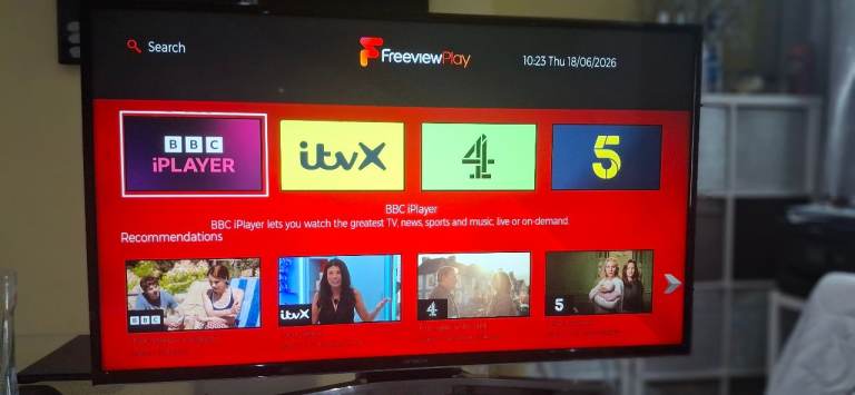 Hitachi 43 inch Smart TV in  full working order free delivery.