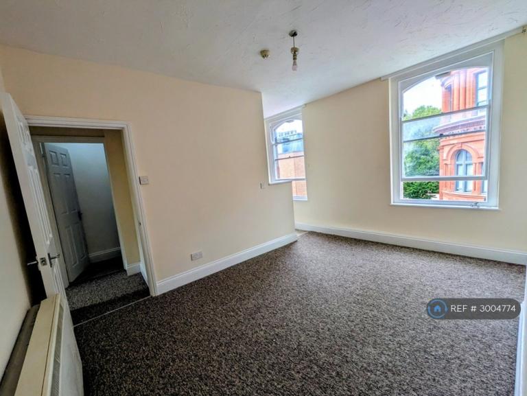 1 bedroom flat in East Street, Bedminster, Bristol, BS3 (1 bed) (#3004774)
