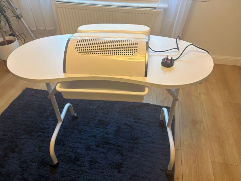 Portable Nail Table with Dust Extractor – White, Good Condition