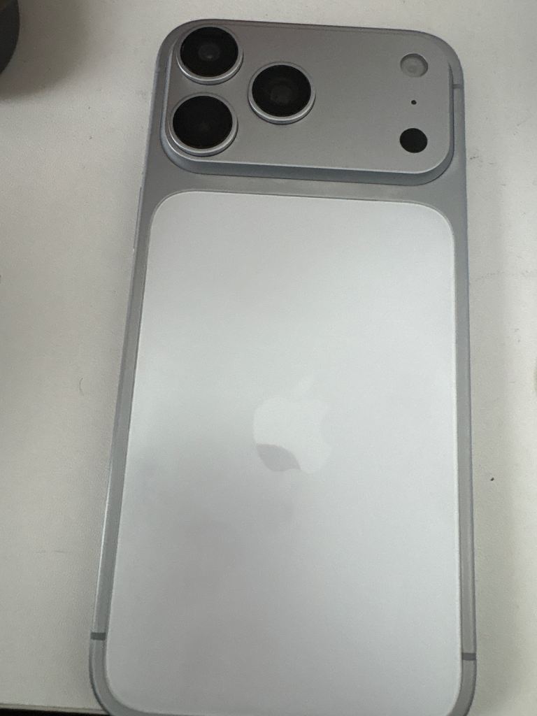 iPhone 17 Pro 1TB – Silver, Excellent Condition