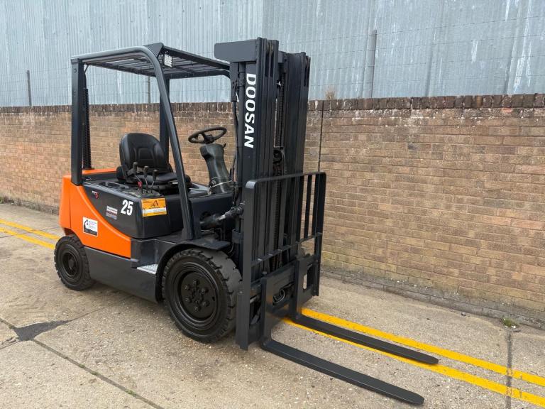 2012 Doosan 2.5t diesel forklift, Container spec, 1700 hours 