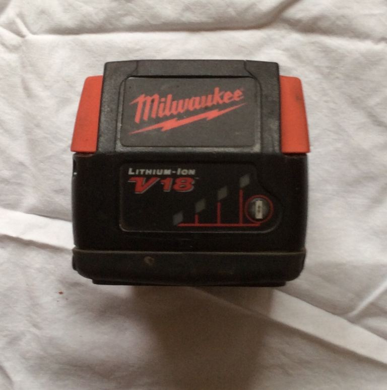 MILWAUKEE 18V DRILL BATTERY