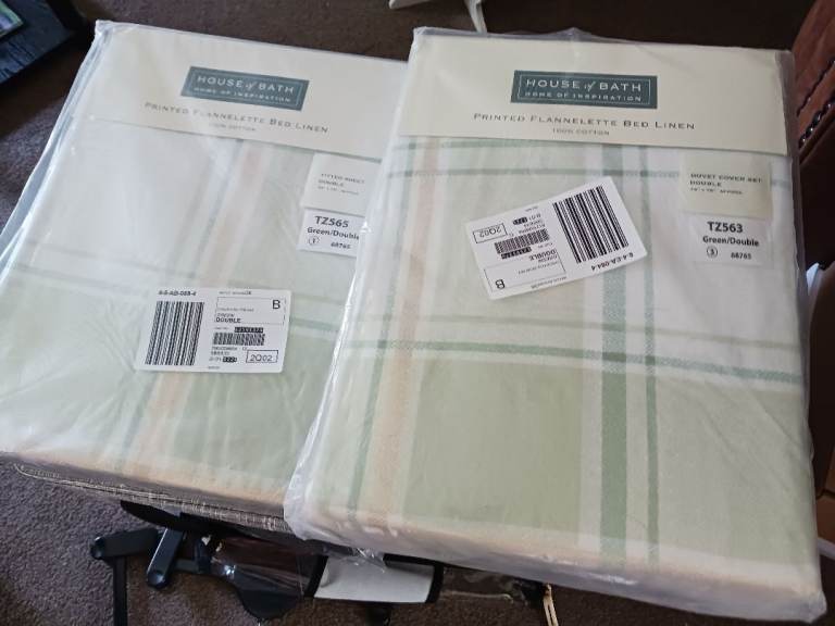 DOUBLE BED SET AND YELLOW FITTED SHEET AND PILLOWCASES 