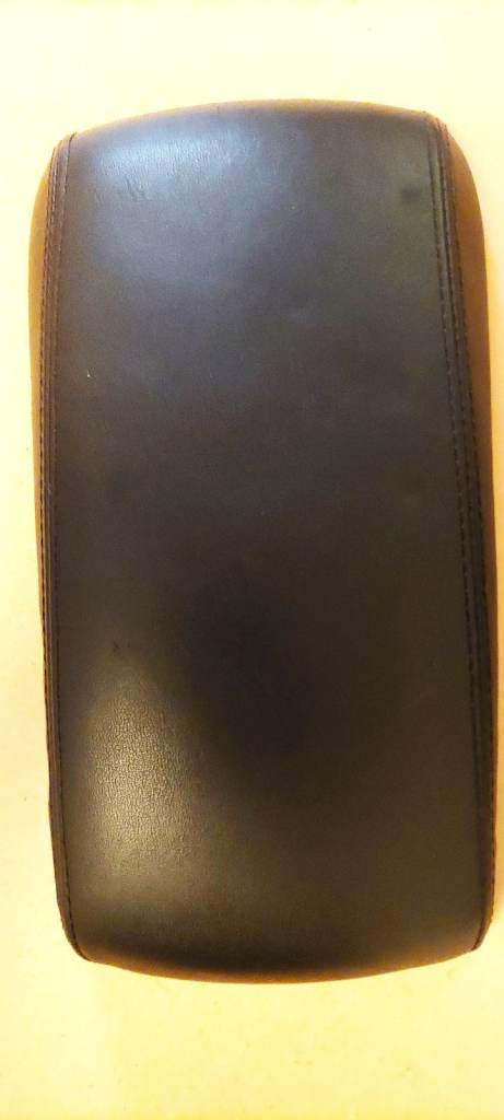 KIA CEE'D 2010 Leather Armrest complete with mounting and assembly screws