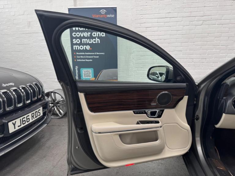 2017 Jaguar XJ 3.0d V6 Portfolio Auto Euro 6 (s/s) 4dr SALOON Diesel Automatic