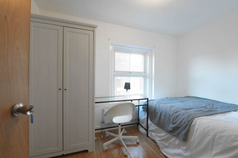 DOUBLE ROOM TO RENT IN EAST HAM - BILLS INCLUDED ✅