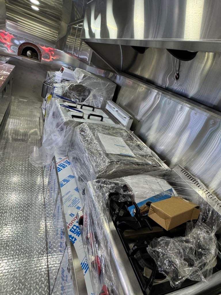 Brand- New -Premium Food Truck 7 m-Fully Equipped & Ready for any Cuisine