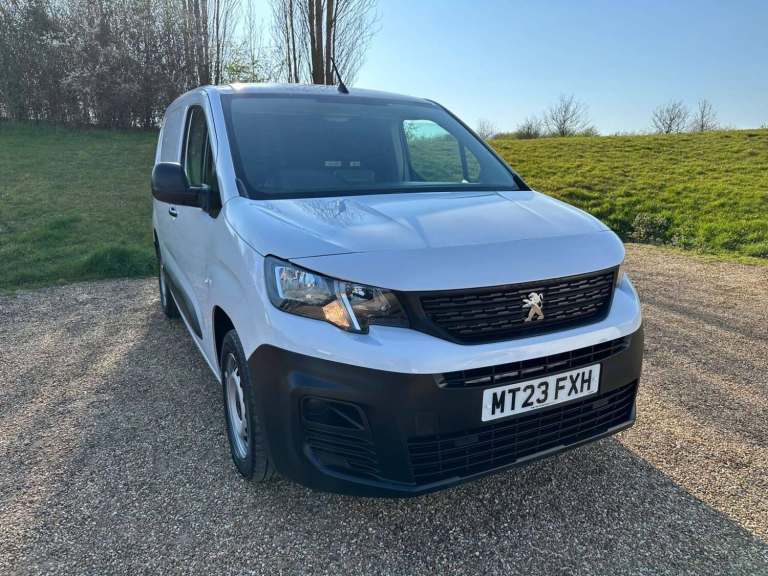 2023 Peugeot Partner 1000 1.5 BlueHDi 100 Professional Premium + Van PANEL VAN DIESEL Manual
