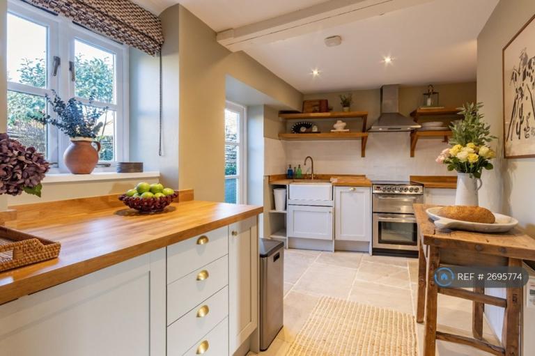 2 bedroom house in Lower Oddington, Moreton In Marsh, GL56 (2 bed) (#2695774)