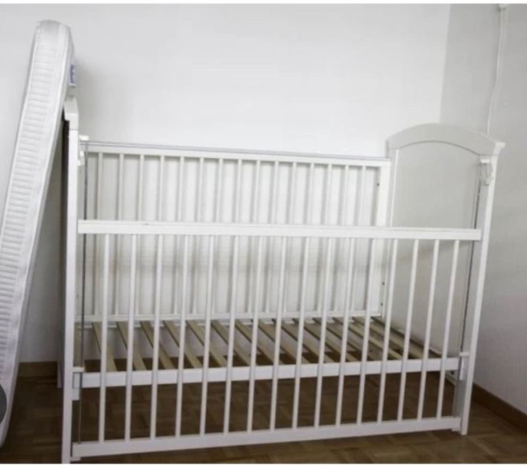 Mothercare Newbury Cotbed with drop side