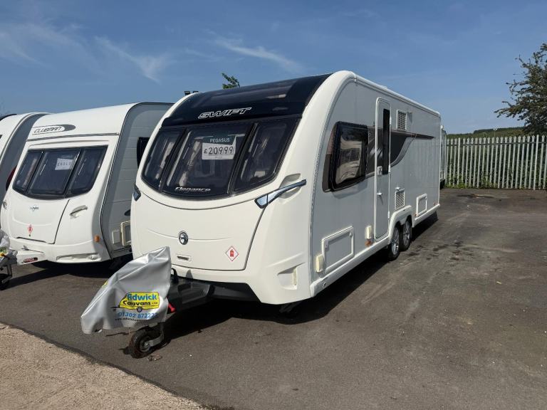 Swift Elegance 645 Twin Axle Transverse Island Bed Rear Bathroom