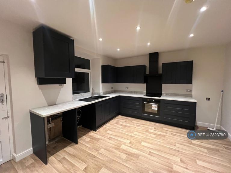 3 bedroom house in Moorfield Terrace, Hollingworth, SK14 (3 bed) (#2823780)