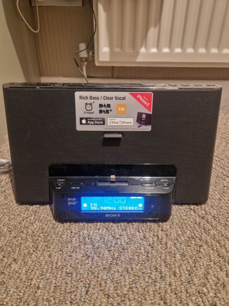 Sony radio docking station ipod/iphone(OLDER GEN)