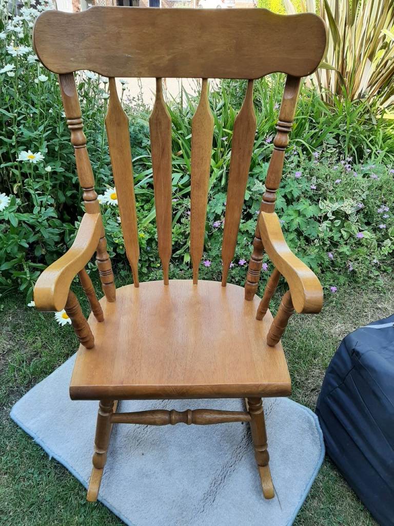 Pine rocking chair 