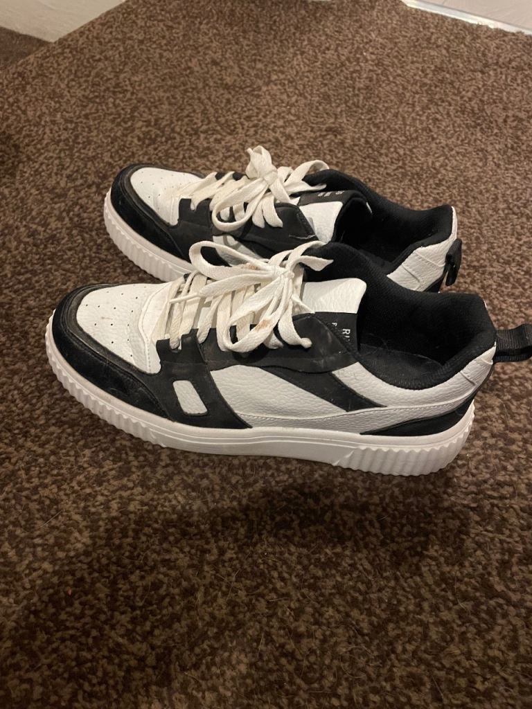 Black and White Trainers – Size 7