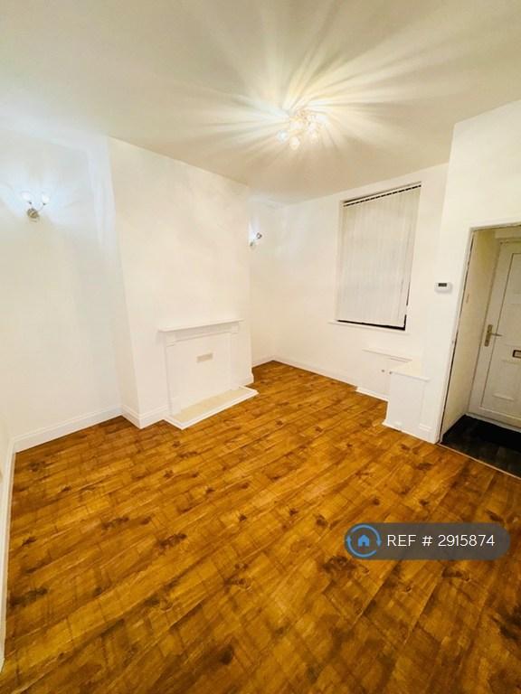 2 bedroom house in Shaw Road, Oldham, OL2 (2 bed) (#2915874)