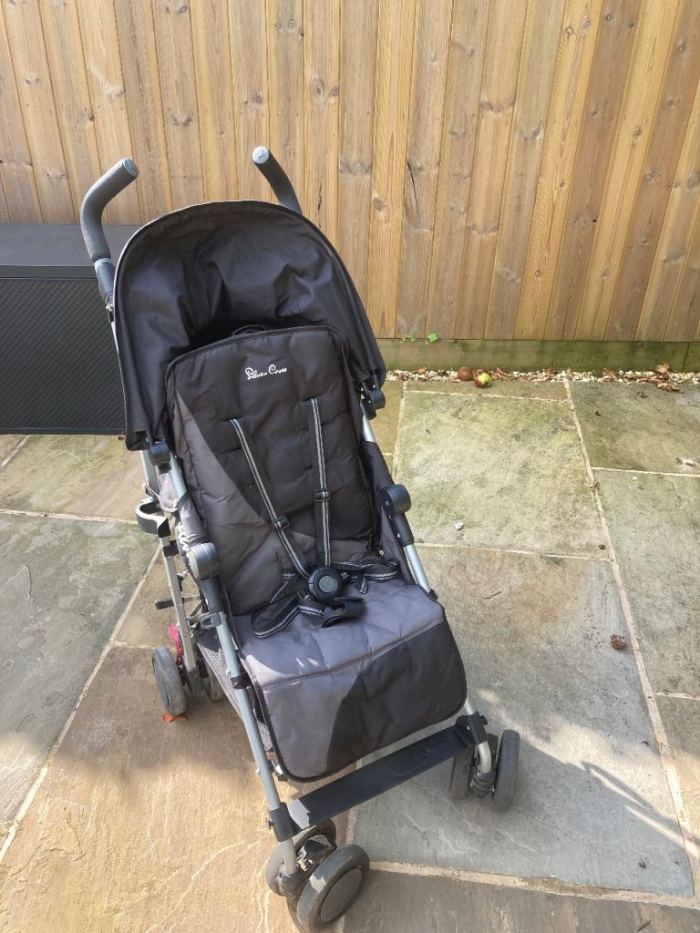 Silver Cross Pop stroller with rain cover in Black