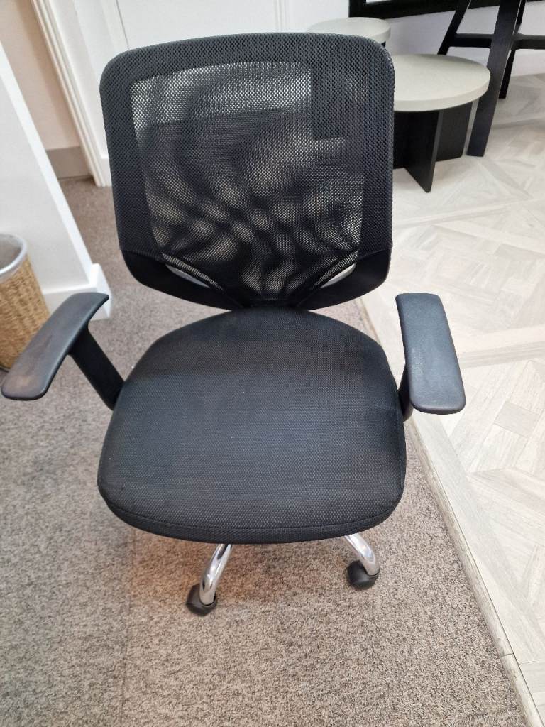  5 x Black Office Chair with Armrests – Good Condition