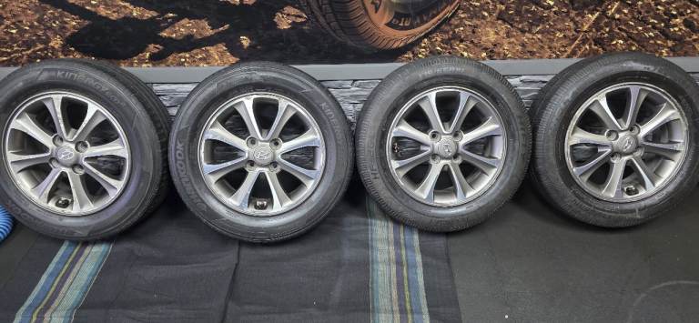 Hyundai Genuine 14 alloy wheels + 4 x tyres 175 65 14