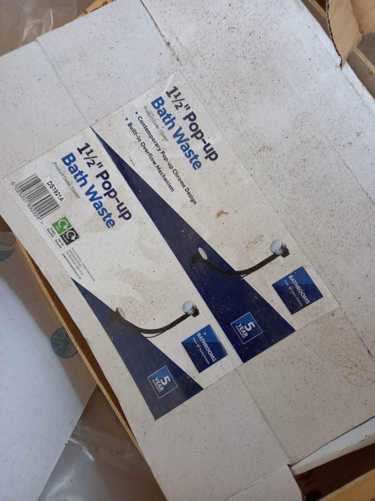 BATH UNUSED STORED IN GARAGE.  AS NEW CONDITION Halcyon Square 1750 x 800