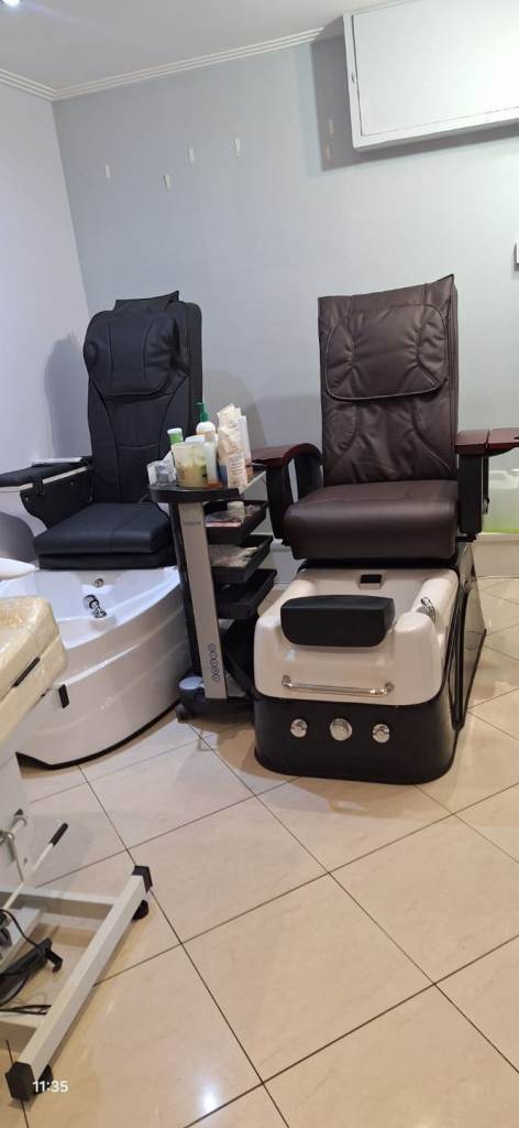 2 Pedicure units