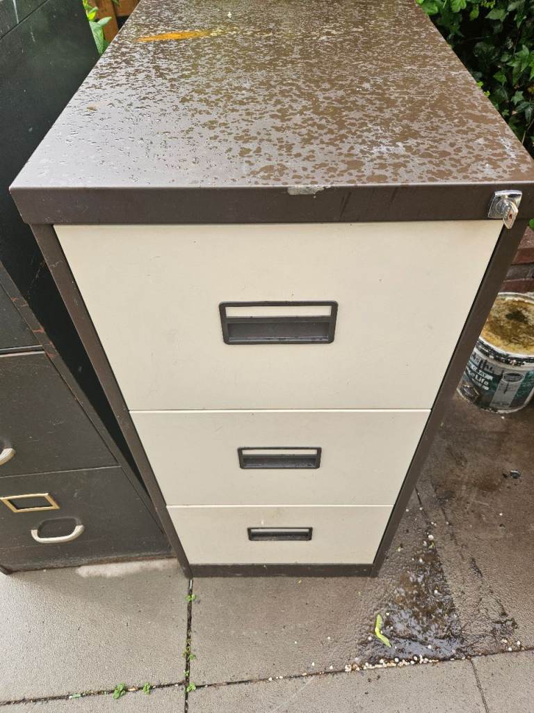 Metal Filing Cabinet with 3 Drawers – Fair Condition