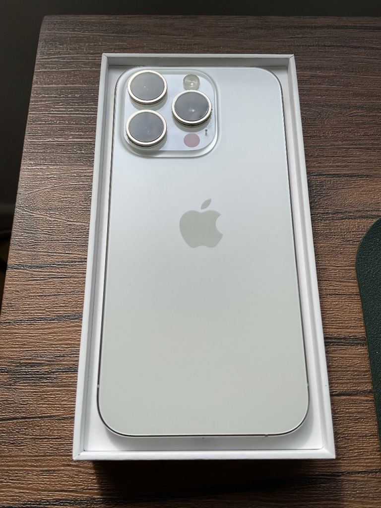 Apple iPhone 15 Pro - 128GB - Unlocked - Titanium White