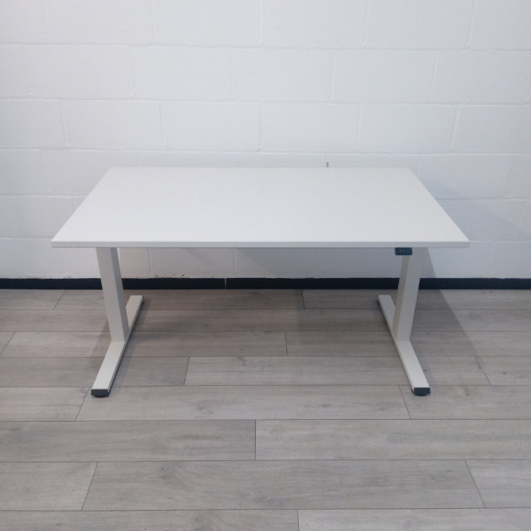 ELECTRIC OFFICE DESK- STEELCASE- BISHOPS STORTFORD 