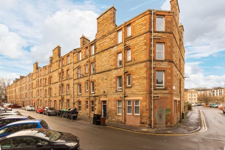 1 bedroom flat in Milton Street, Abbeyhill, Edinburgh, EH8 8HE