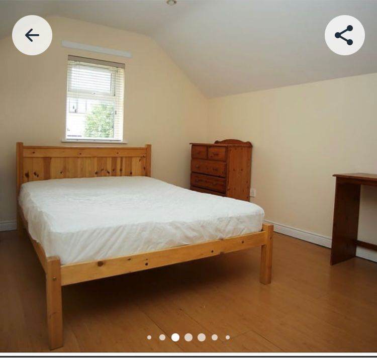 Room for rent - near queen's university 