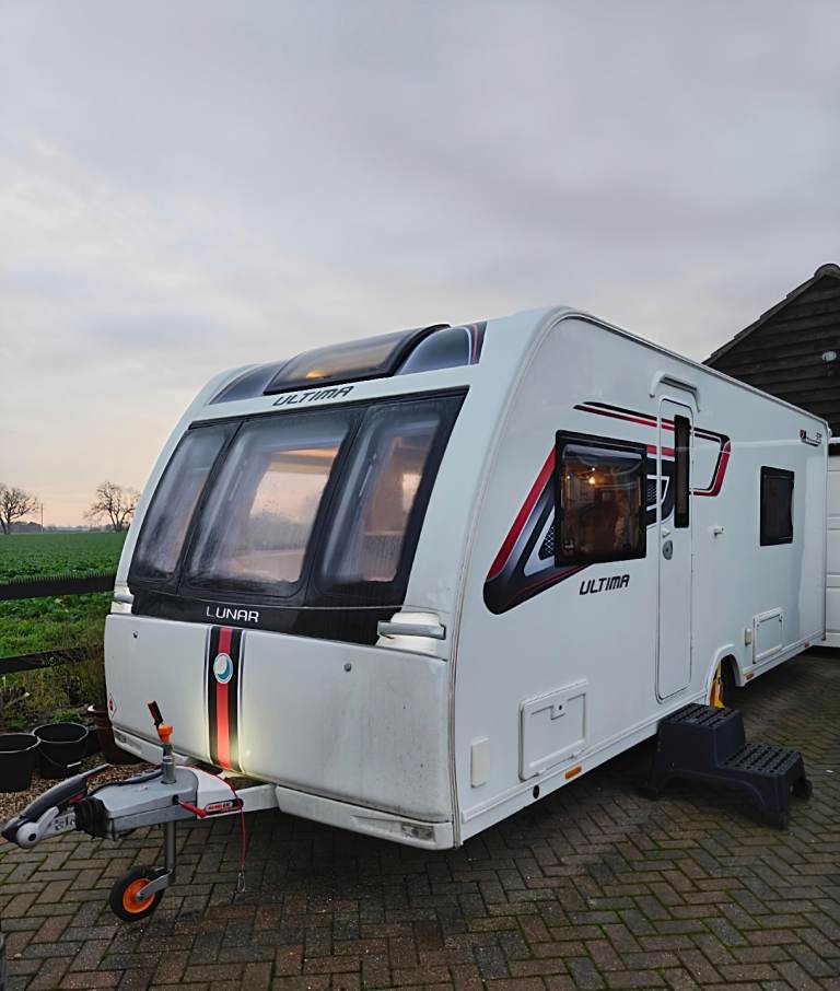 Touring caravans for sale 2019 Lunar Ultima 570