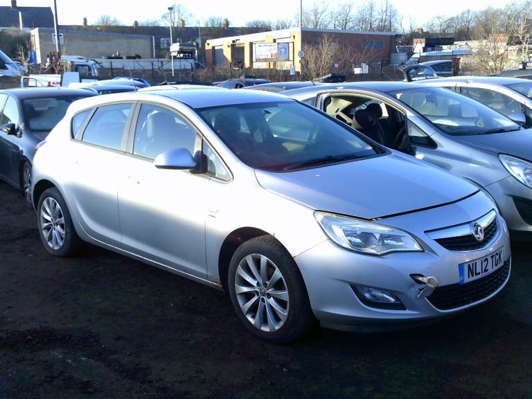 breaking for spares vauxhall astra 2012 1.4 p