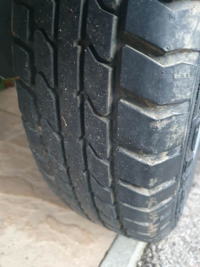 Agados 6x4 Trailer with lockable hard top and roof rack 