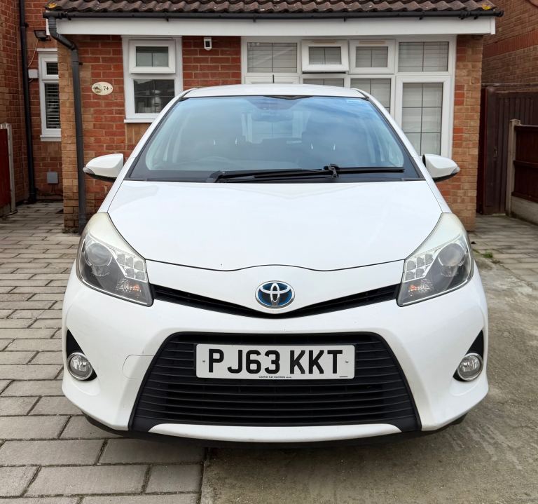 Toyota, YARIS, Hatchback, 2013,1497 (cc), AUTOMATIC, 5 doors