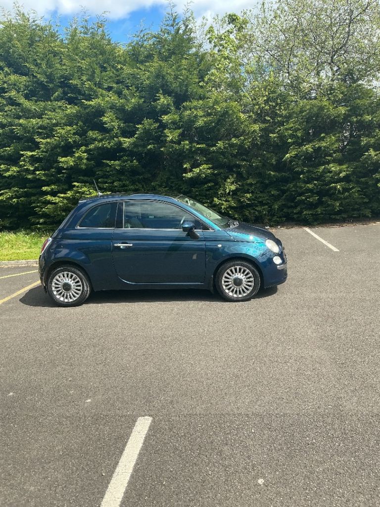 FIAT 500 Lounge 3 door hatchback.