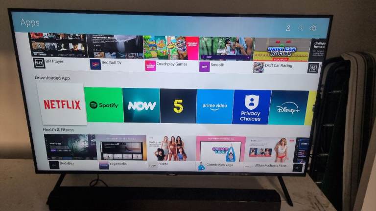 SAMSUNG 49 INCH SMART 4K UHD HDR QLED TV WITH WIFI, FREEVIEW & FREESAT HD, BLUETOOTH