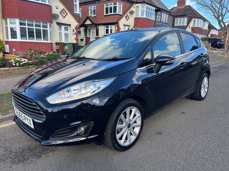 2015 Ford Fiesta 1.6 Titanium 5dr Powershift HATCHBACK PETROL Automatic