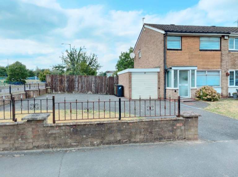 Beautiful 3‑Bedroom Home for Rent Let – B37 Solihull FULLY FURNISHED must see 