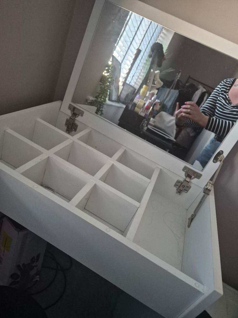 Dressing table vanity unit desk pick up kingswood