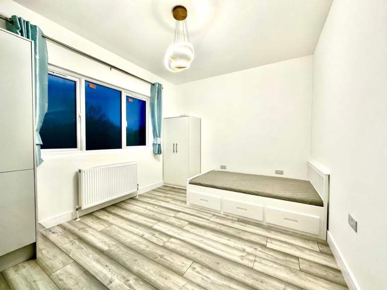Studio Flat to Rent - Edgware