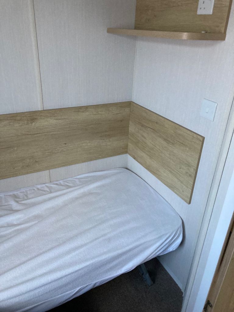 Swift Burgandy 2018 2 bedroom  6 Berth