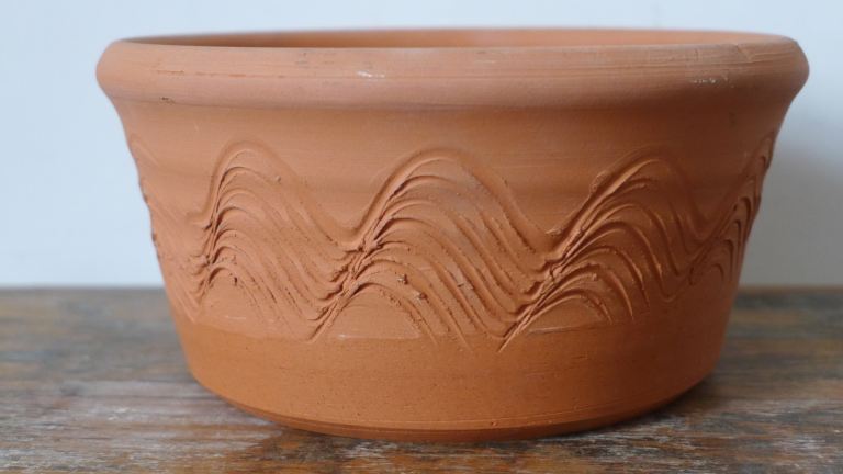 VINTAGE POTTERY CLAY TERRACOTTA COUNTRY BREAD BAKER. ROUND LOAF PAN. WITH INSTRUCTION SHEET.
