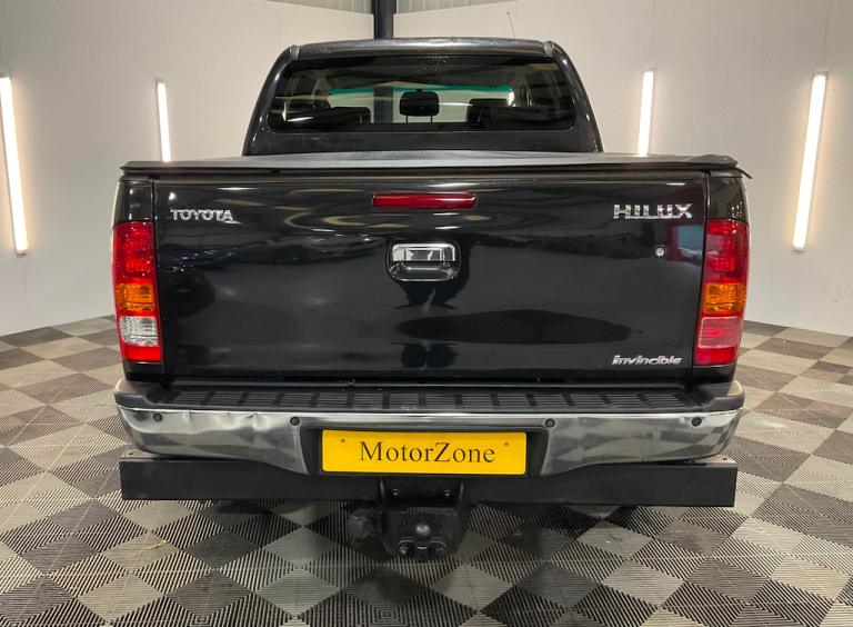 2011 Toyota Hilux 3.0 D-4D Invincible Pickup 4dr Diesel Auto 4WD (227 g/km, 171 bhp) Pick Up Dies...
