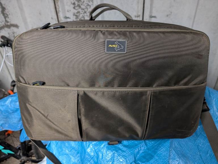 Avid unhooking mat, Prologic retention sling, Sabre 42 inch landing net